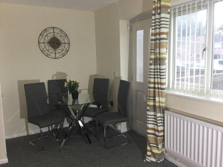 Nice Residential Within Easy Reach Of Town Manchester Buitenkant foto